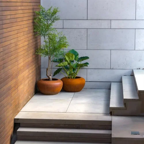 Plantenbak Onyx 7 De ONYX cortenstaal plantenbak biedt een robuust ontwerp met een warme, natuurlijke uitstraling. Weerbestendig, onderhoudsarm en tijdloos!